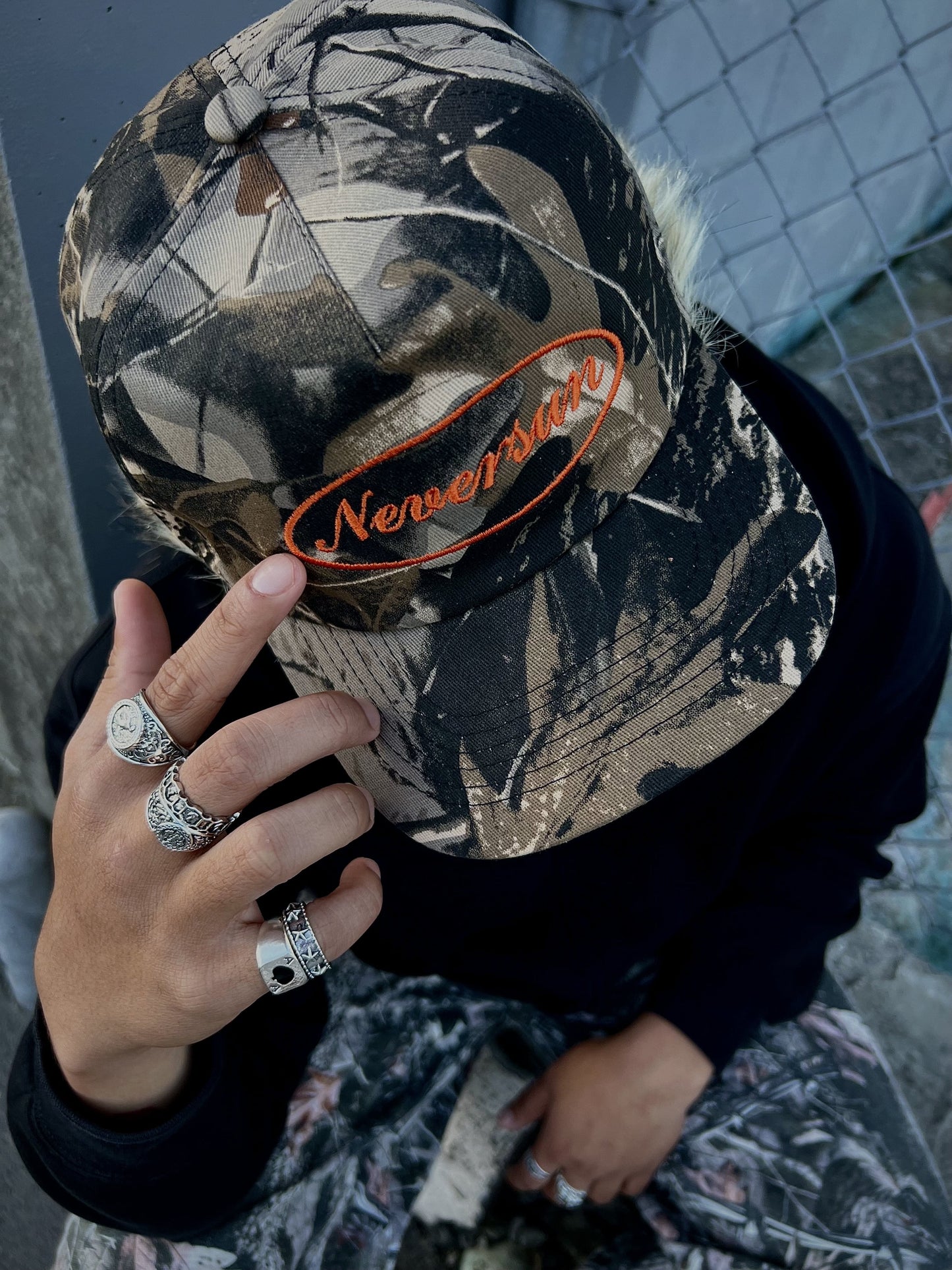 CLASSIC SCRIPT CAMO HAT